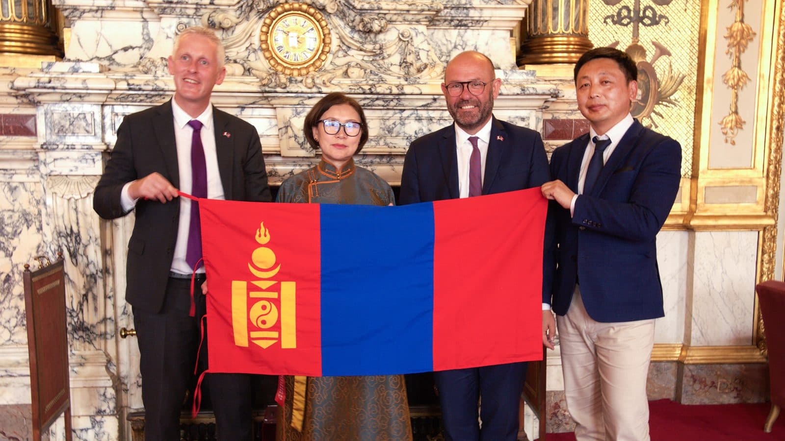 Францын сенатч Филипп Муе “Mongolian Economy”-д ярилцлага өглөө
