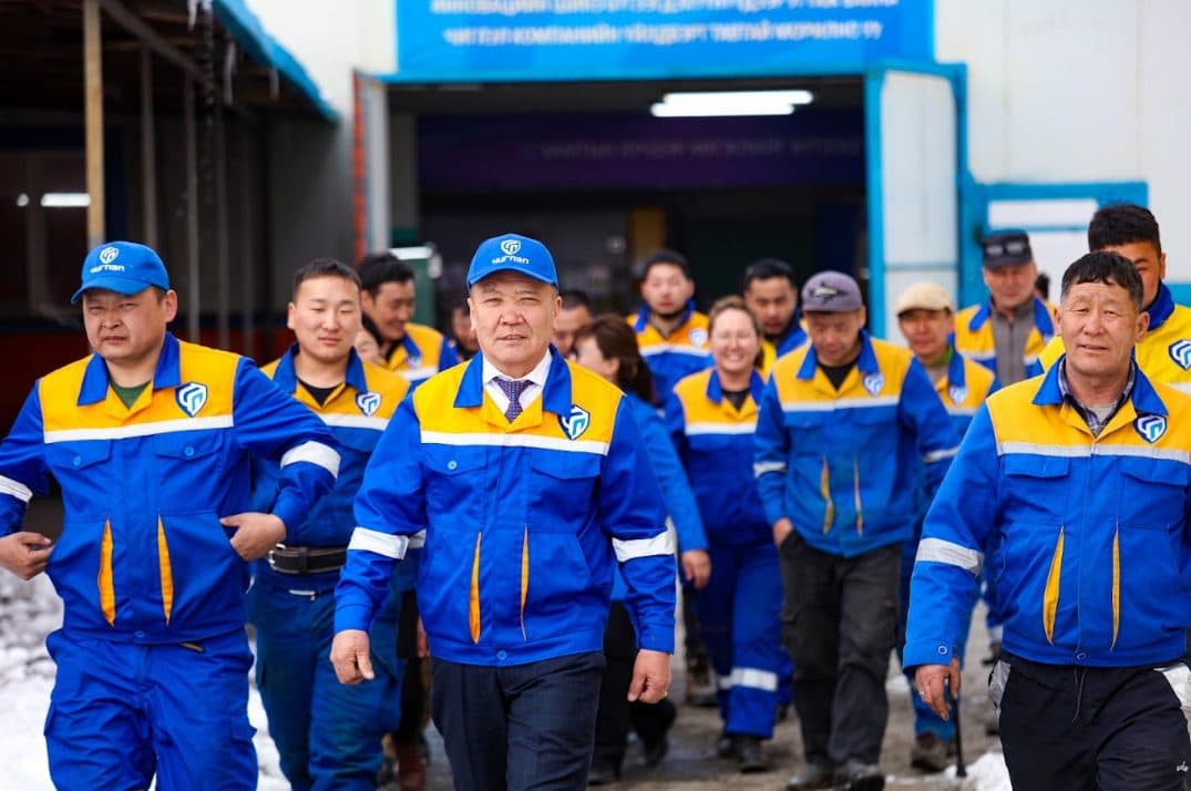 Хамтын хүчээр хөгжлийг бүтээгч хамт олон